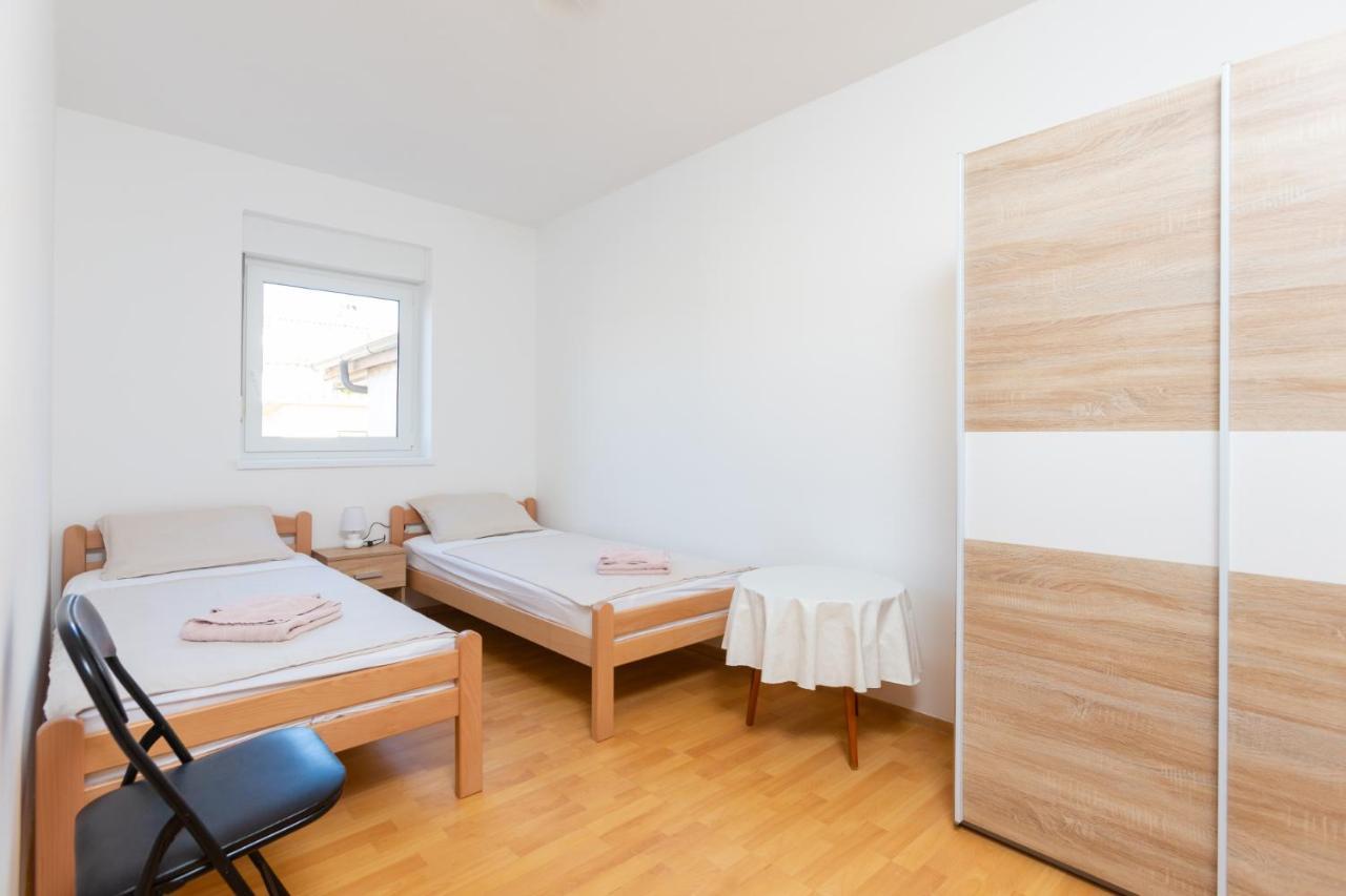 Aleksic Apartamento Medulin Exterior foto